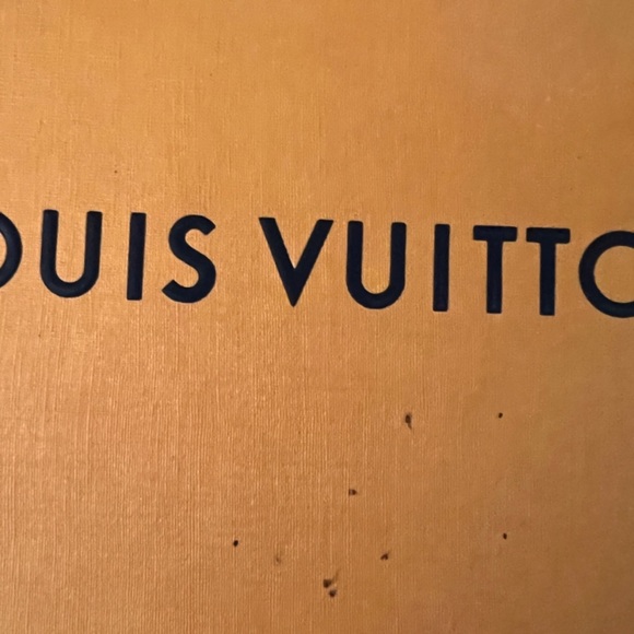 Luxury Louis Vuitton Paris - Picture 4 of 5